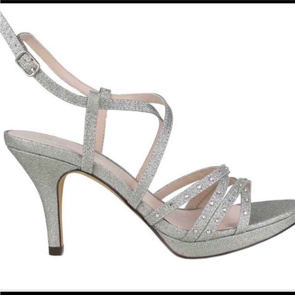 SILVER GLITTERY HEELS size 6